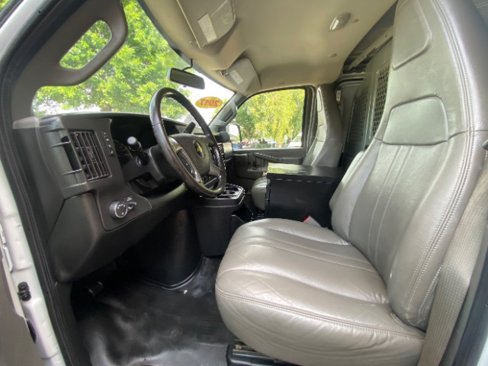 Used 2017 Chevrolet Express 3500 image 22