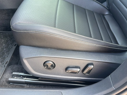 Used 2023 Volkswagen Jetta SE w/ Panoramic Sunroof Package image 15