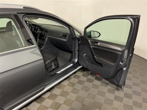 Used 2019 Volkswagen Golf Alltrack S image 34