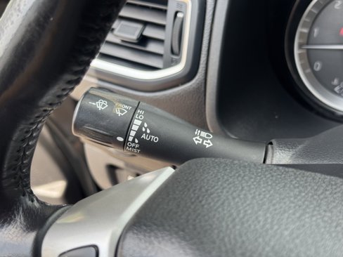 Used 2019 Nissan Titan SV w/ SV Convenience Package image 15