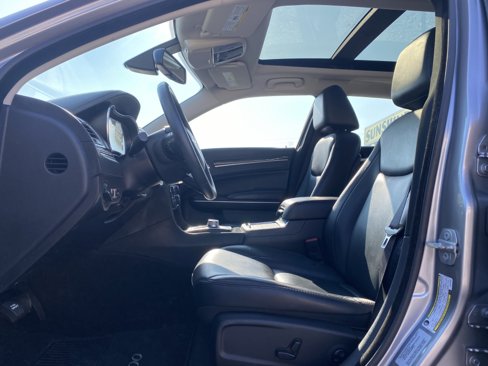 Used 2016 Chrysler 300 Limited image 9