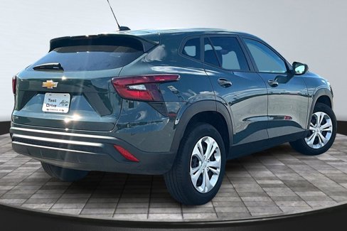 Used 2025 Chevrolet Trax LS image 6