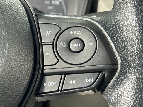 Used 2023 Toyota Corolla Cross L image 24