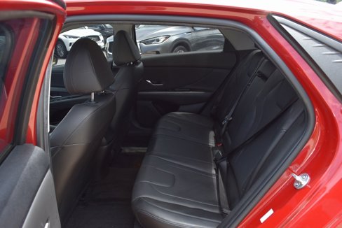 Used 2023 Hyundai Elantra Limited image 32