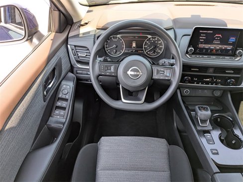 Used 2023 Nissan Rogue SV image 15