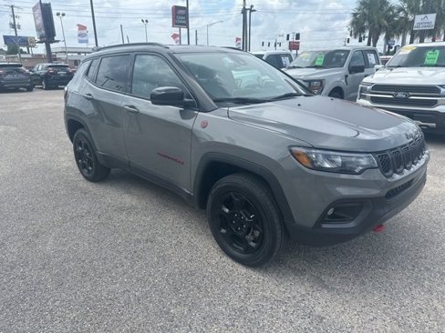 Used 2023 Jeep Compass Trailhawk image 4