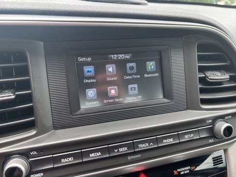 Used 2020 Hyundai Elantra SE image 20