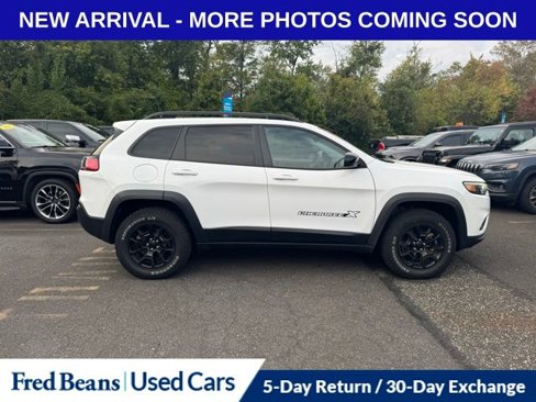 Certified 2022 Jeep Cherokee Latitude w/ Sun & Sound Group image 2