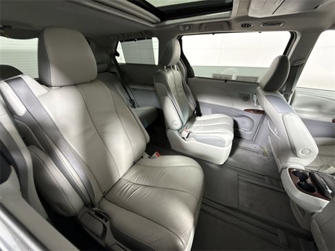 Used 2014 Toyota Sienna Limited image 13