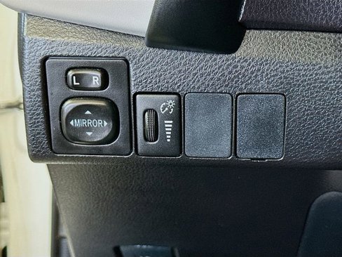 Used 2019 Toyota Corolla LE image 11
