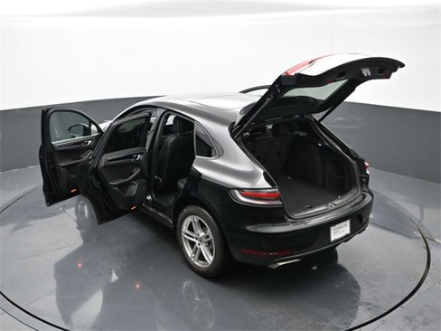 Certified 2021 Porsche Macan image 29