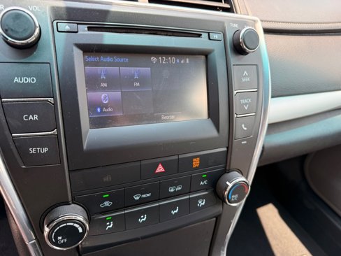 Used 2016 Toyota Camry SE image 10