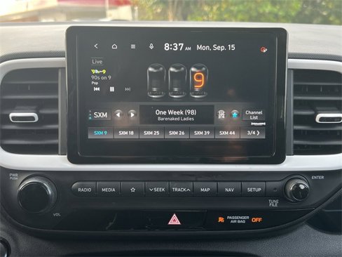 Used 2022 Hyundai Venue Limited image 16