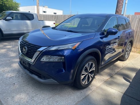 Certified 2021 Nissan Rogue SV image 2