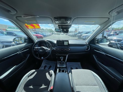 Certified 2022 Kia Seltos S image 9