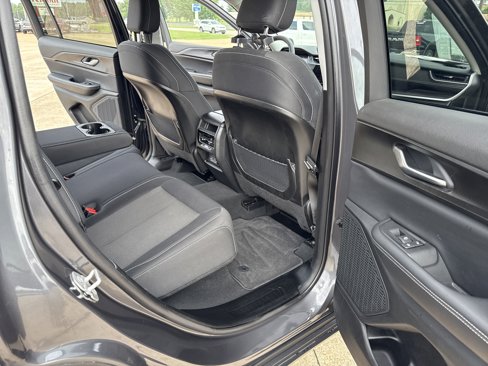 Used 2023 Jeep Grand Cherokee Laredo image 31