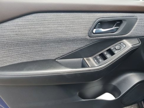 Used 2023 Nissan Rogue SV image 25