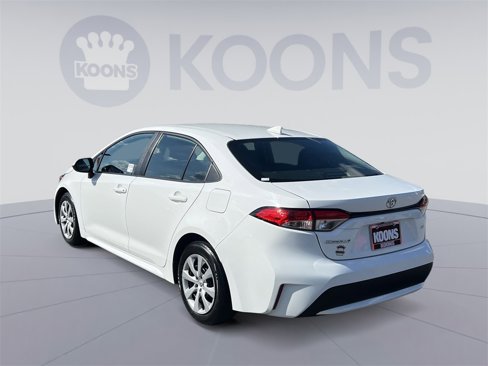 Used 2022 Toyota Corolla LE image 4