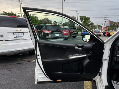 Used 2014 Toyota Camry SE image 11