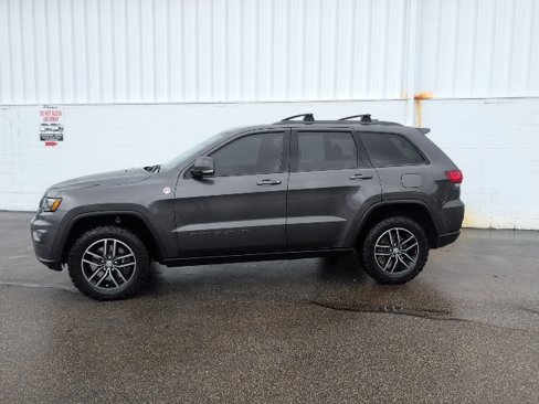 Used 2018 Jeep Grand Cherokee Trailhawk w/ Trailhawk Luxury Group image 3