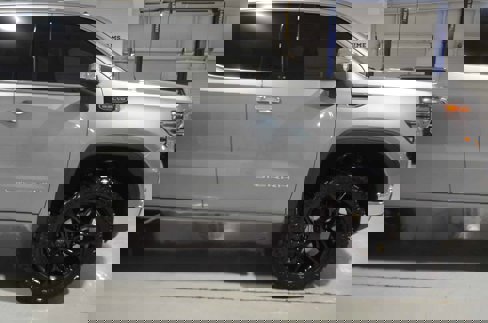 Used 2025 GMC Sierra 1500 SLT image 7