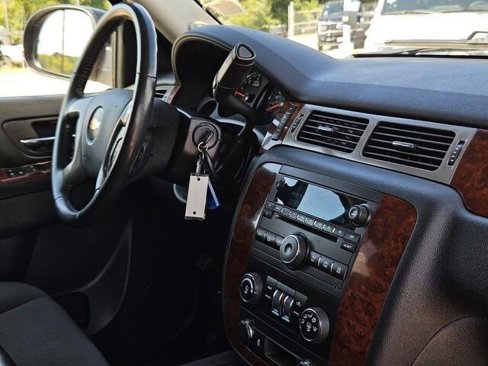 Used 2013 Chevrolet Suburban LS image 12