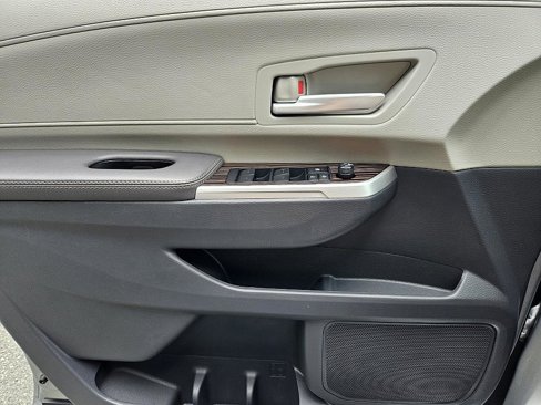 Used 2023 Toyota Sienna XLE image 31