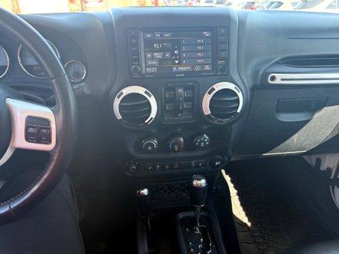 Used 2014 Jeep Wrangler Unlimited Sahara image 4