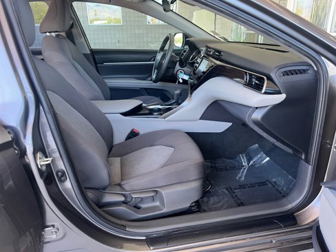 Used 2020 Toyota Camry LE image 19