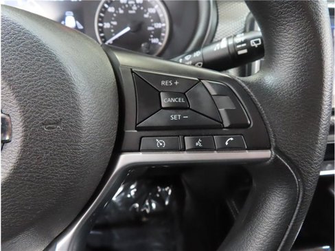 Used 2018 Nissan Kicks SV image 9
