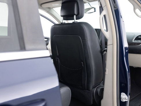 Used 2016 Chrysler Town & Country Touring image 30