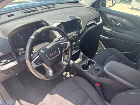 Used 2024 GMC Terrain SLE w/ Driver Convenience Package image 16