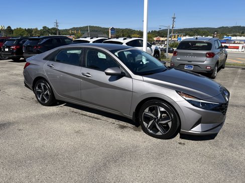 Certified 2023 Hyundai Elantra SEL w/ Convenience Package image 3
