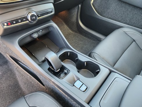 New 2025 Volvo XC40 B5 Core w/ Protection Package image 29