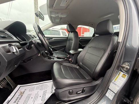 Used 2018 Volkswagen Passat 2.0T R-Line image 8