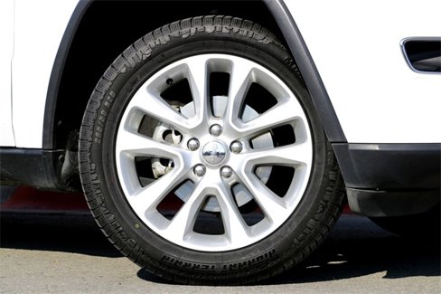Used 2017 Jeep Grand Cherokee Limited w/ Luxury Group II image 2