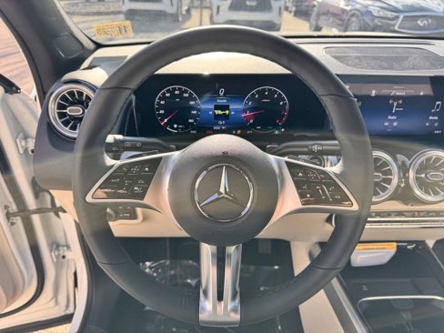 New 2025 Mercedes-Benz GLB 250 4MATIC image 12