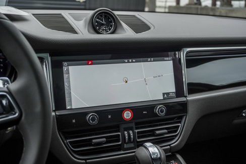 Certified 2024 Porsche Macan image 15