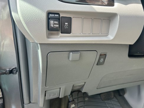 Used 2018 Toyota Sienna XLE image 15