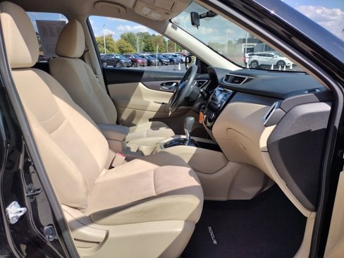 Used 2016 Nissan Rogue S w/ Appearance Package image 9