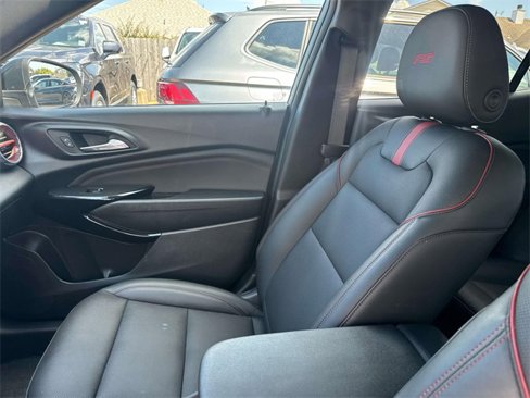 Certified 2025 Chevrolet Trax RS w/ Sunroof Package image 21