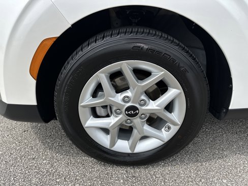 Used 2023 Kia Soul LX w/ LX Technology Package image 11