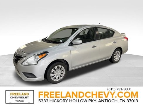 Used 2016 Nissan Versa SV image 3