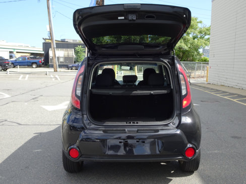 Used 2016 Kia Soul + image 10