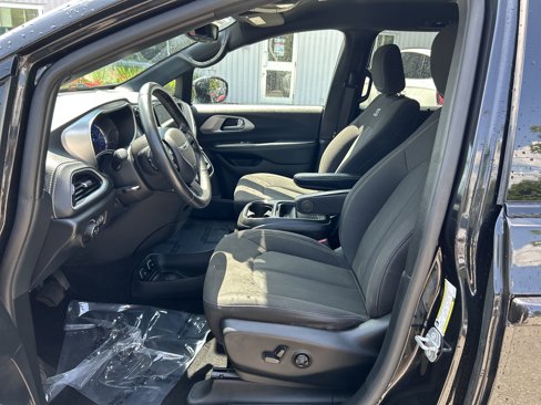 Used 2021 Chrysler Pacifica Touring w/ S Appearance Package image 14