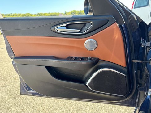 Used 2018 Alfa Romeo Giulia AWD image 16