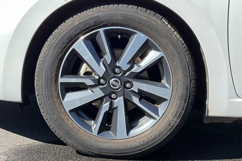 Used 2021 Nissan Versa SV image 23