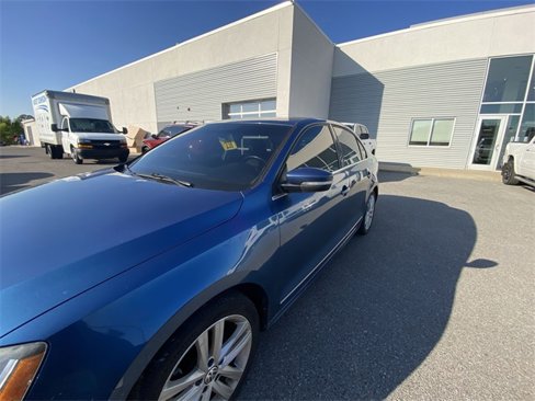 Used 2017 Volkswagen Jetta SEL image 2
