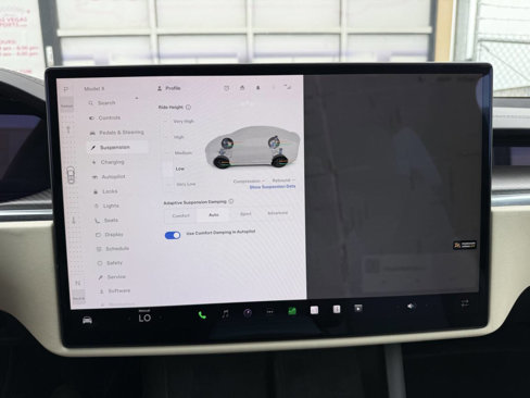 Used 2022 Tesla Model X Plaid image 11