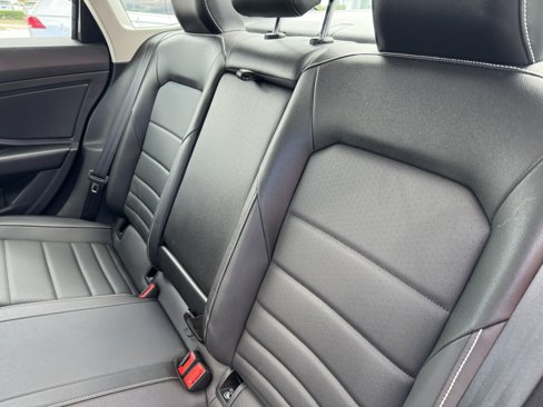 Used 2022 Volkswagen Jetta SE w/ Panoramic Sunroof Package image 18